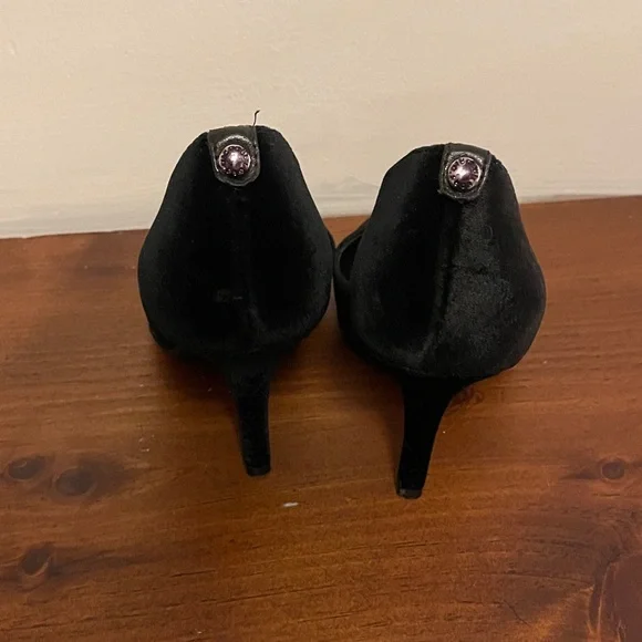 MICHAEL Michael Kors Black Heels - Picture 4 of 6